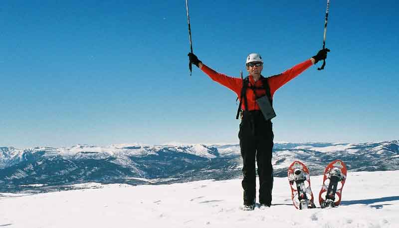 El uso de las raquetas de nieve en la ascensión invernal al pico Ocejón es esencial tran una gran nevada